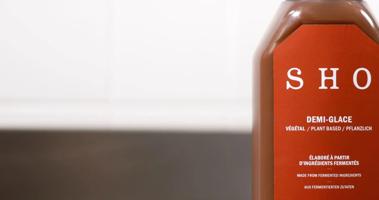 Bouteille de demi-glace SHO, une sauce végétale élaborée à partir d'ingrédients fermentés