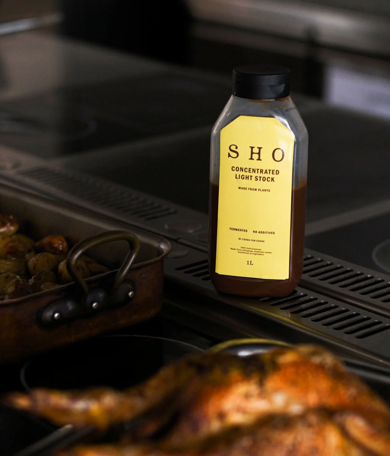 Bouteille de fond clair concentré SHO sur une cuisinière, illustrant comment utiliser les concentrés EATTT